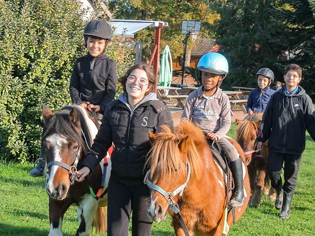 enfants equitation en colo février