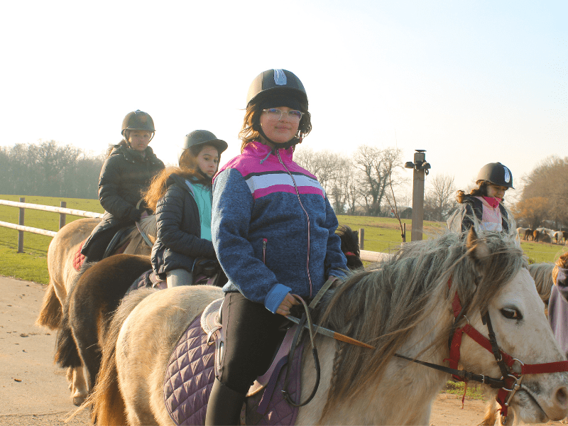 Enfant en colo de vacances 100% Nature et Poney à Noel