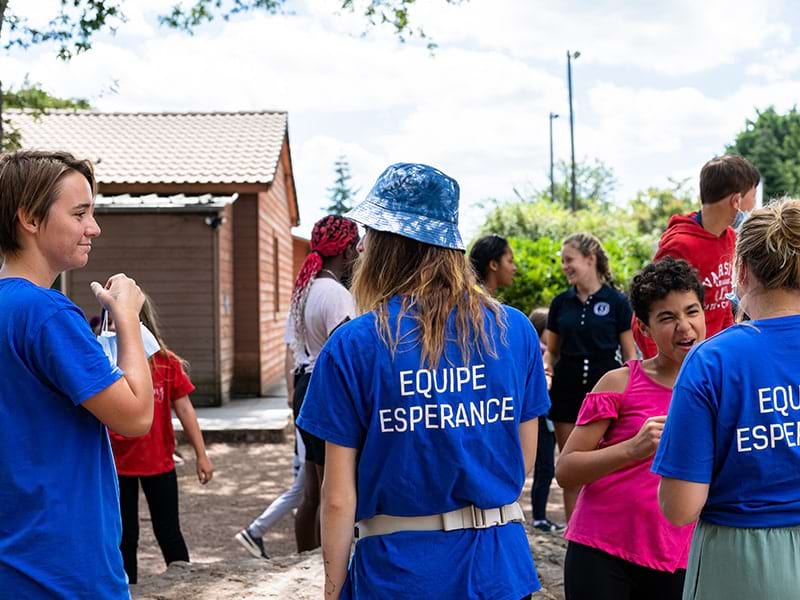 Animateurs et jeunes lors des animations en colo équestre au domaine de l'Espérance