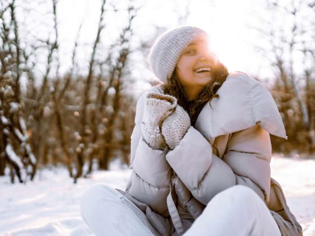 Jeune fille en colo de vacances cet hiver à Montreal 