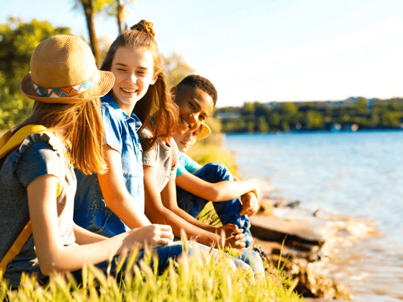 Groupe d'ados en colo de vacances au Canada cet hiver