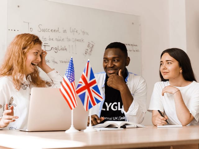 Ados en cours d'anglais en séjour linguistique