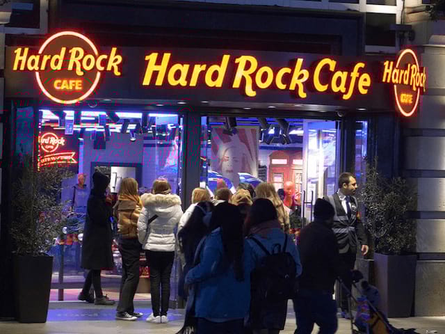 Vue sur le Hard Rock Cafe à Londres durant une colo