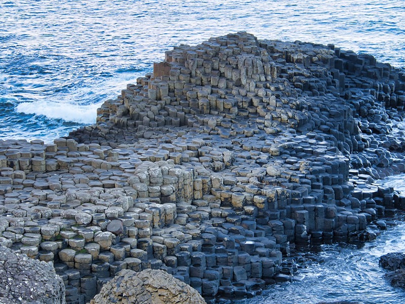 Joli paysage d'Irlande observé lors d'une colonie de vacances Game of Thrones