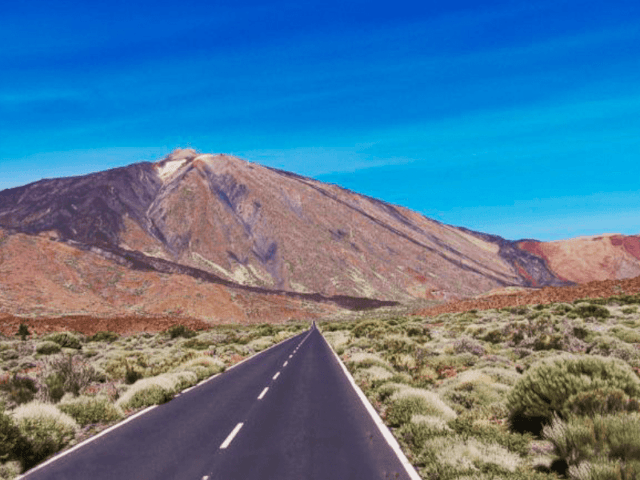 Vue sur le volcan le Teide aux Iles Canaries où les ados ont été cet hiver