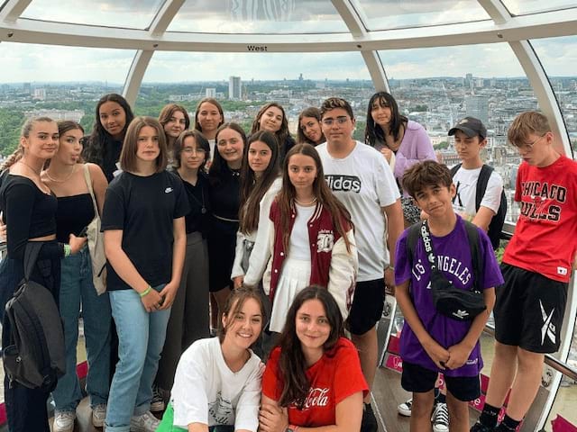 Groupe d'ados en colonie de vacances à Londres cet hiver pour découvrir les différentes facettes de la capitale
