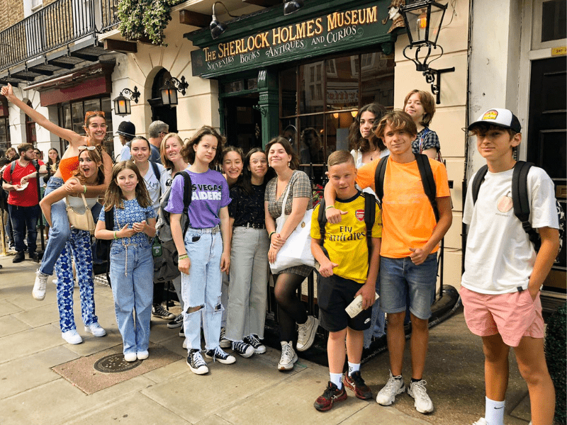 Photo de groupe en colonie de vacances à Londres durant les vacances de printemps 2023