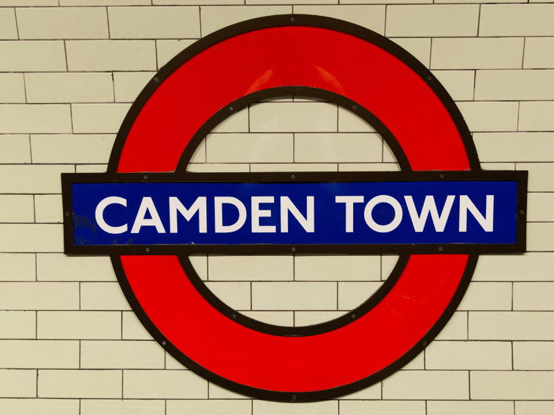 Quartier de Camden observé par les jeunes en colonie de vacances à Londres