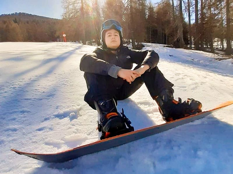 Ado qui fait du snowboard cet hiver à Bardonecchia cet hiver