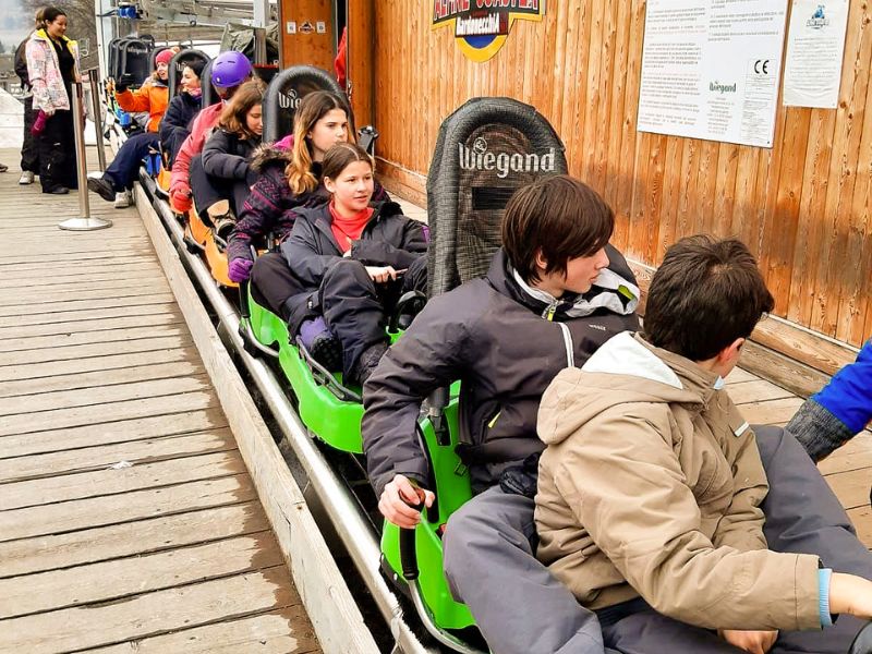 Ados en activité luge sur rails cet hiver à Colonie de vacances Ski et Snow cet hiver pour Ados en Italie à Bardonecchia 