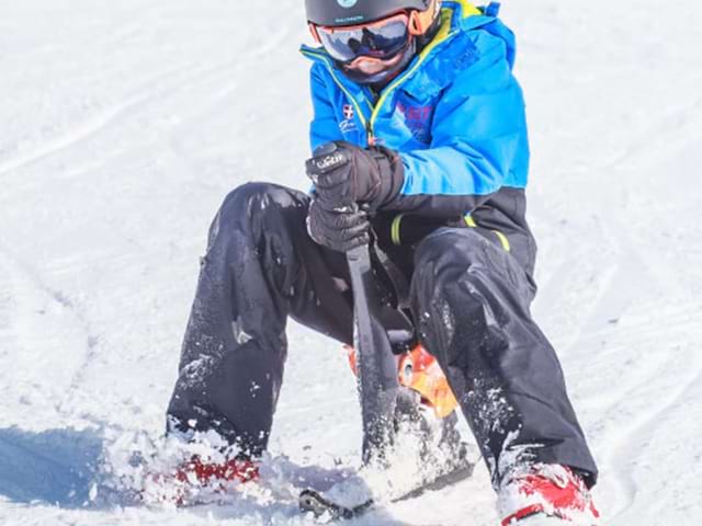 Enfant qui pratique le yooner dans une colonie de vacances d'hiver 100% Adrénaline 