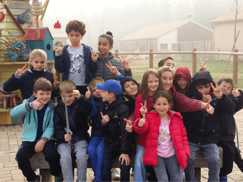 Groupe d'enfants en camps de vacances à la Toussaint au Futuroscope