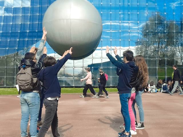 Enfants en colo de vacances au Futuroscope cet automne
