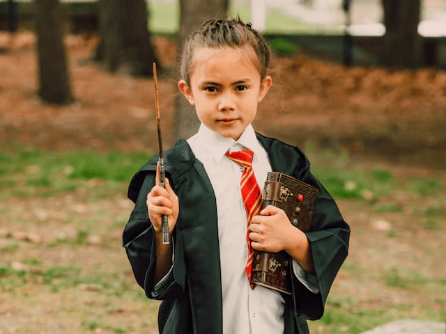 Enfant en colo de vacances Harry Potter durant les vacances d'automne